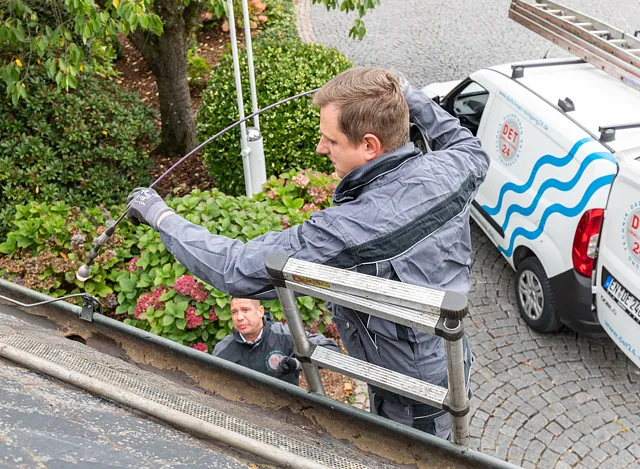Noll-DACHRINNENREINIGUNG_0